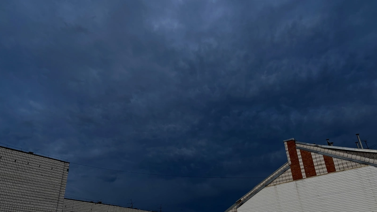 Главная картинка новости: Гидрометцентр предупредил россиян: в июле и августе будет экстремальная погода - прогноз