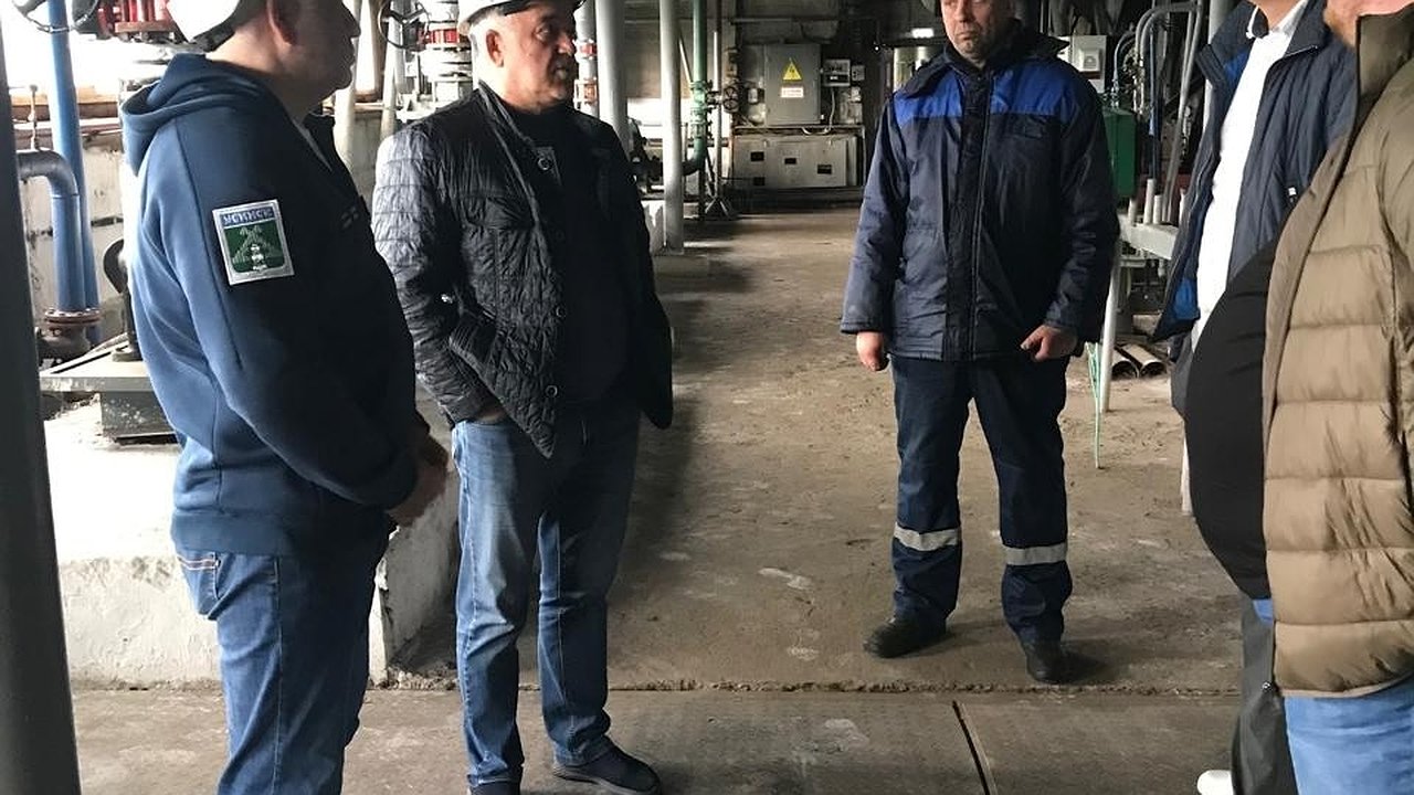 Главная картинка новости: Глава Усинска лично проверил ход ремонтных работ на котельных