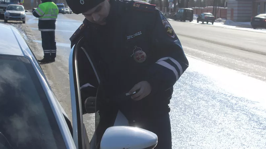 Главная картинка новости: Начиная с 31 июля ГАИ будет поголовно штрафовать каждого водителя на 800 рублей за отсутствие этого важного документа в бардачке