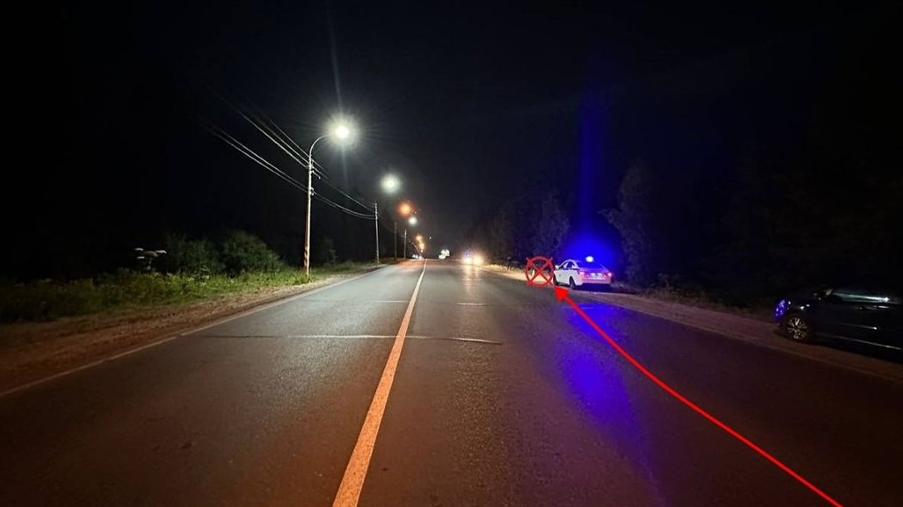 Главная картинка новости: В Коми водитель с небольшим стажем опрокинула машину на трассе