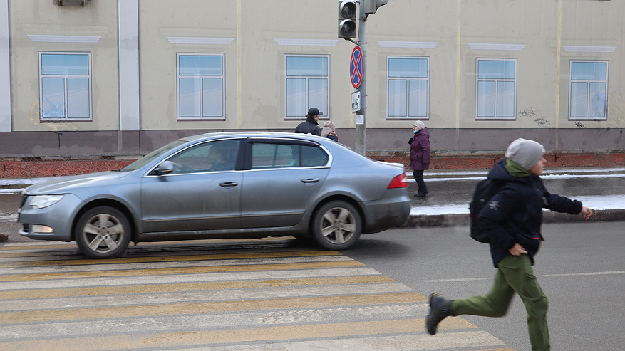 Главная картинка новости: Верховный Суд поставил жирную точку: обязан ли водитель ждать, пока пешеход полностью перейдёт дорогу