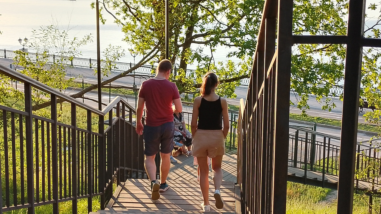 Главная картинка новости: Овнам не стоит торопиться с решениями, а Рыбам следует прислушаться к своим чувствам