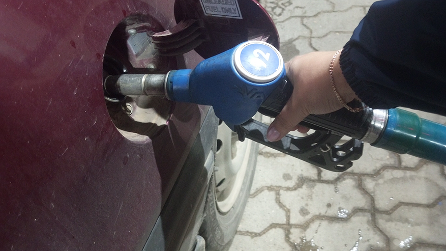 Главная картинка новости: Опасная зона: 5 нарушений на АЗС, которые могут стоить вам прав и денег