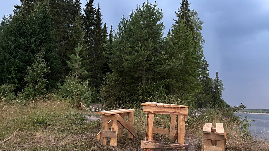 Главная картинка новости: Два фермера осознали, что сельским хозяйством семью не прокормишь, собрали вещи, семьи, и ушли в лес: вот что они придумали