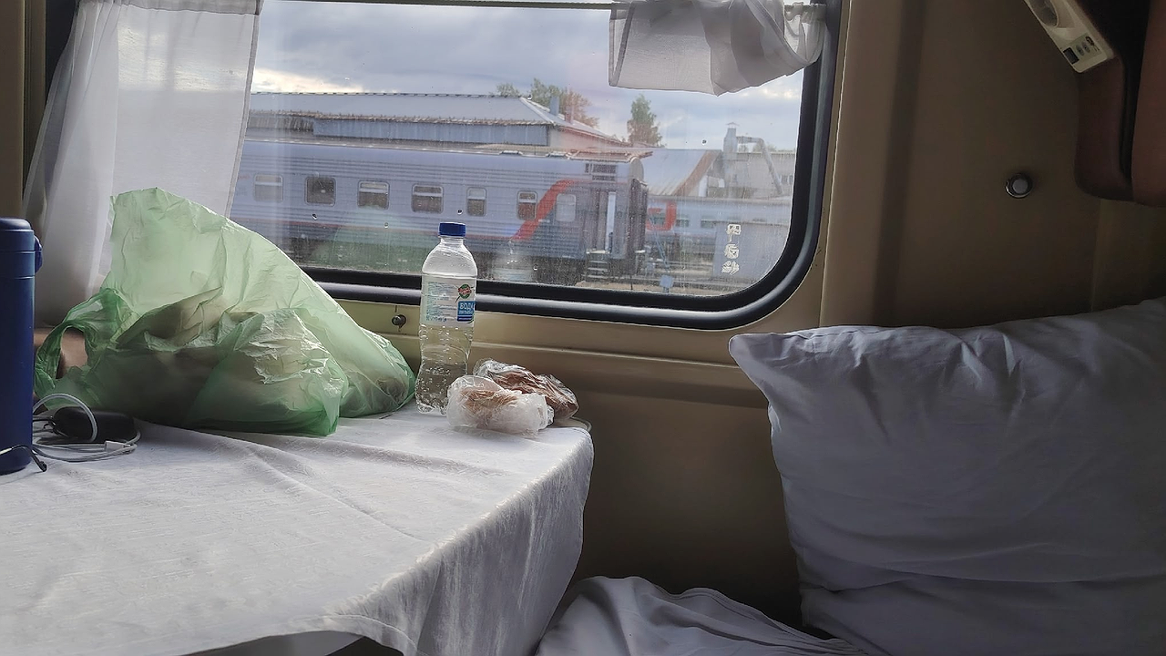 Главная картинка новости: Для кого ввели эти правила? Взяла верхнее боковое на два дня в пути, но внизу все это время спал мужик