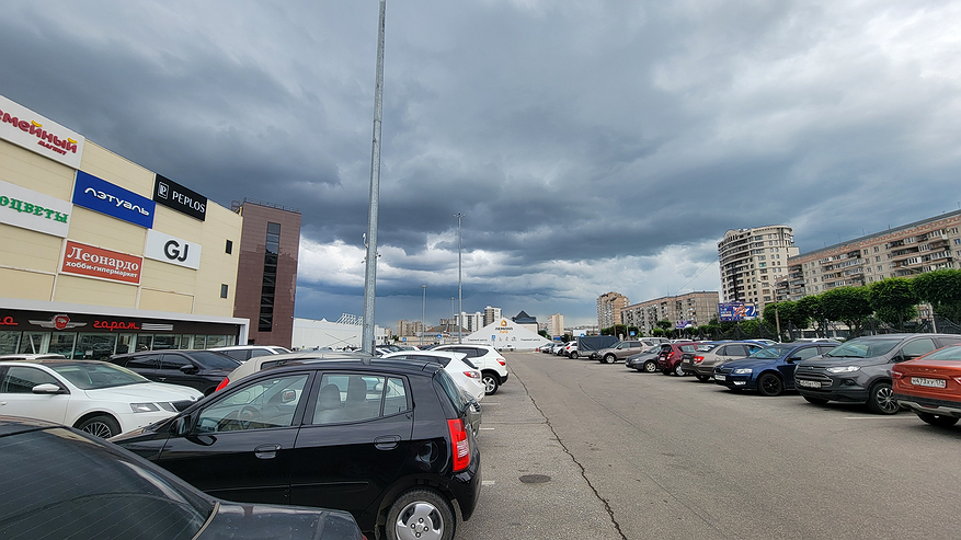 Главная картинка новости: Штрафы, эвакуаторы, запреты: что ждет автомобилистов во дворах с осени 2025 года