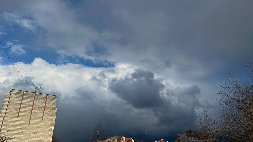 Главная картинка новости: 25 августа в Коми ожидаются дожди, грозы и порывистый ветер