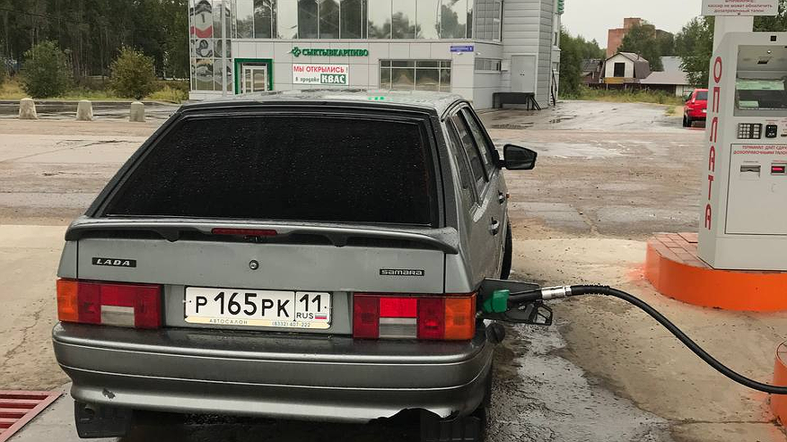 Главная картинка новости: Зачем водители стали менять оригиналы номеров на дубликаты без флага РФ, и почему за это могут оштрафовать