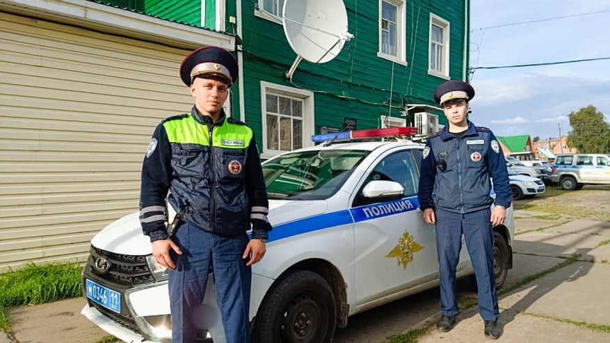 Главная картинка новости: В Коми полицейские спасли подростка с травмой