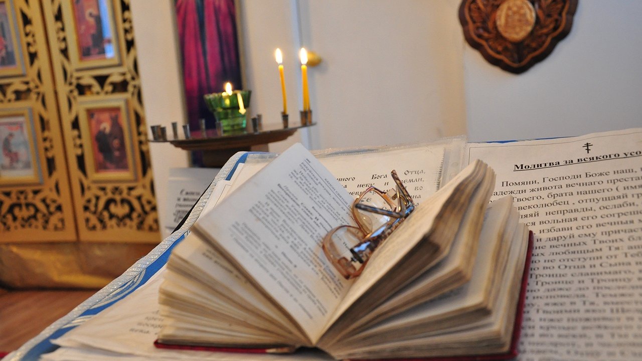 Главная картинка новости: В Усинске обновляют помещения храма