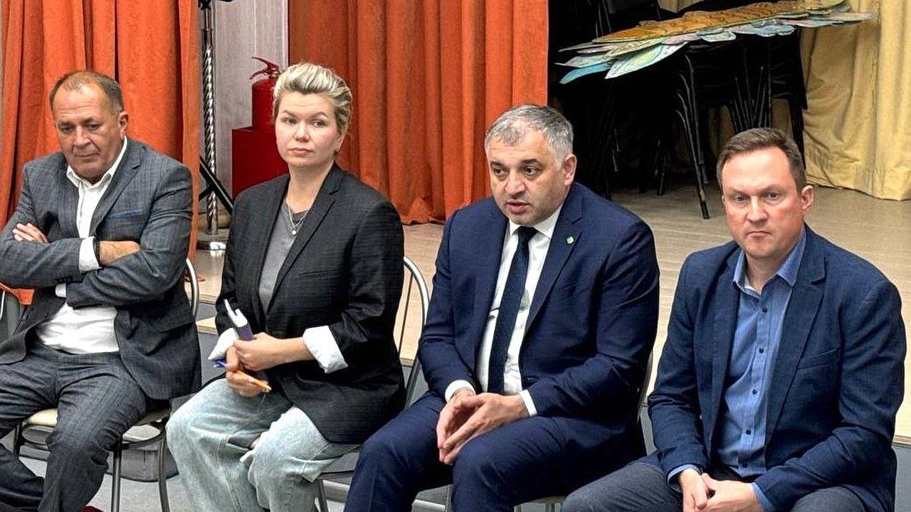 Главная картинка новости: В Усинском округе обсудили развитие инфраструктуры и благоустройство