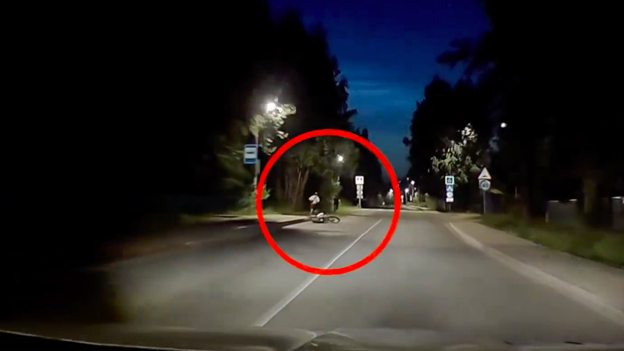 Главная картинка новости: В Коми пьяный мотоциклист без прав попытался сбежать от полиции