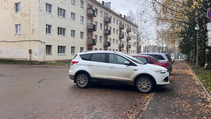Главная картинка новости: "Верховный Суд вынес приговор дворовым парковкам": Ваше машиноместо отдали другому