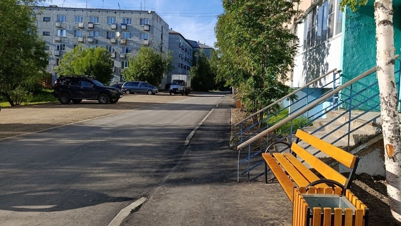 Главная картинка новости: В Усинске близится завершение ремонта дворов в рамках нацпроекта