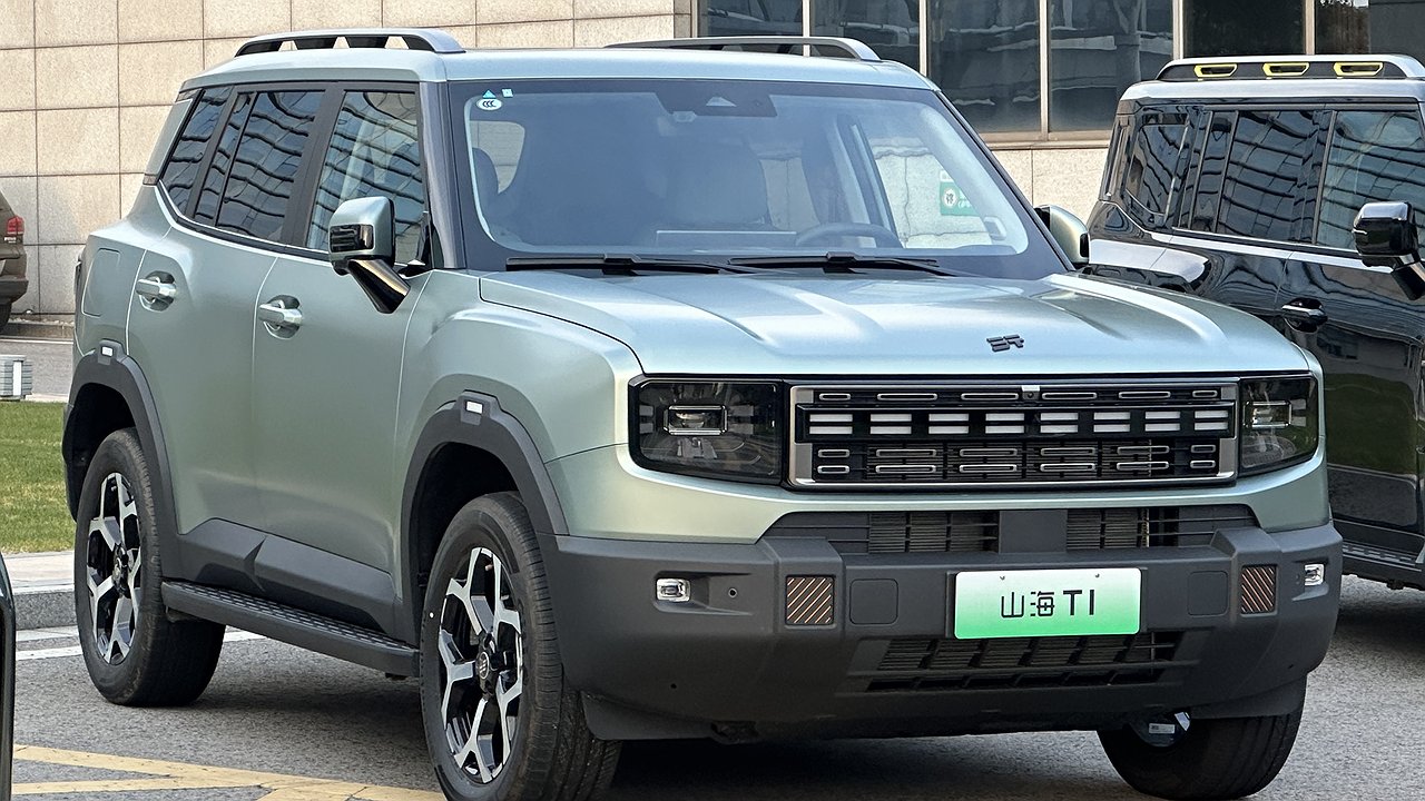 Главная картинка новости: 245 «лошадей», 8-ступенчатый «автомат» и полный привод. Первый Jetour T1 передан российскому покупателю