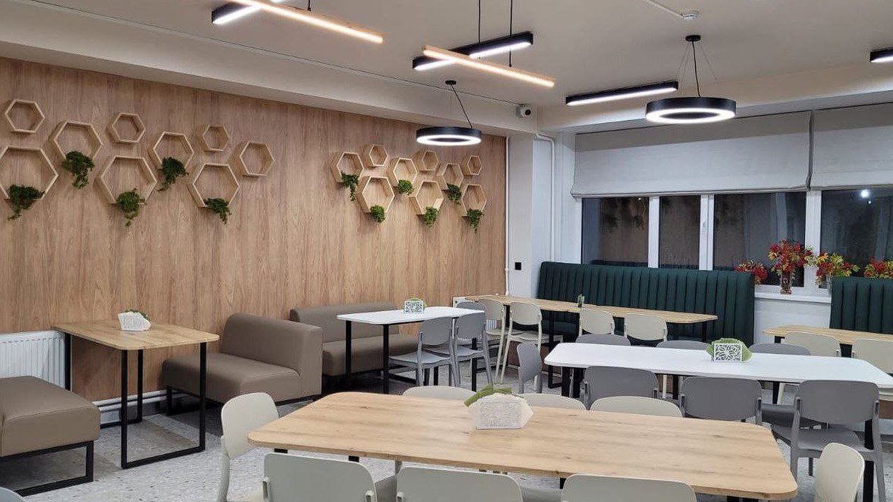 Главная картинка новости: В Усинском округе открылось первое школьное кафе для учеников