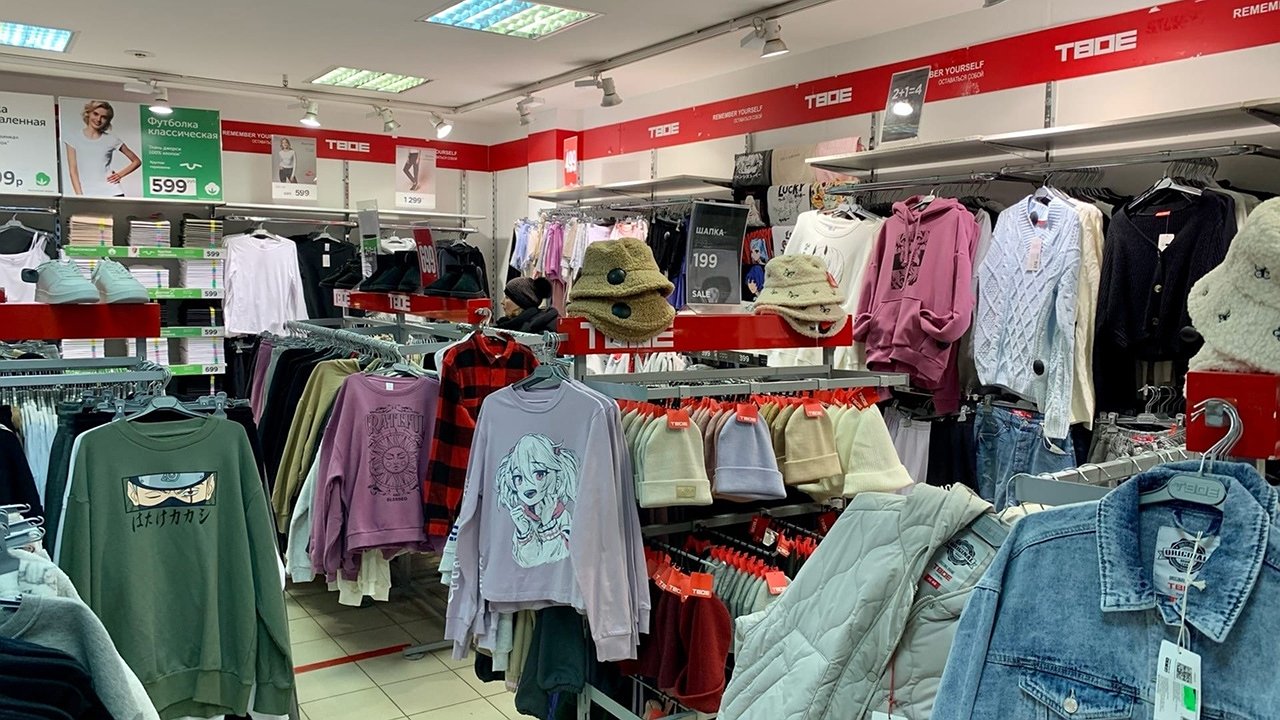 Главная картинка новости: В Коми в августе увеличились продажи одежды, обуви, техники и книг