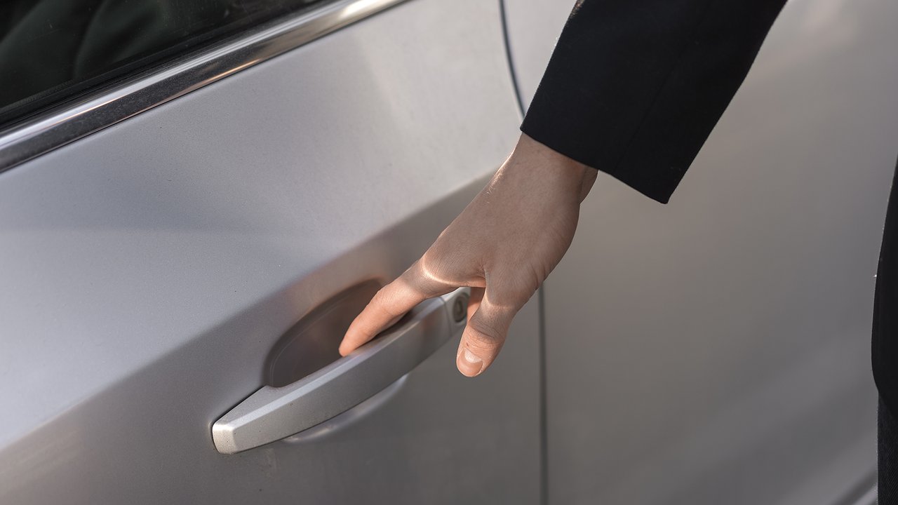 Главная картинка новости: Двери станут бесшумными: Как полностью избавиться от скрипа ограничителей раз и навсегда. Крутой водительский лайфхак 