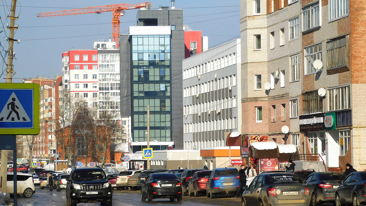 Главная картинка новости: Инспектор ДПС решил вечный спор: Какой поворотник включать при съезде с главной дороги: правый или левый?