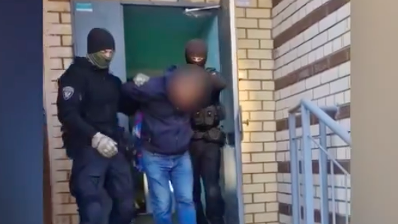 Главная картинка новости: Жителя Коми подозревают в переводах денег участнику террористической организации