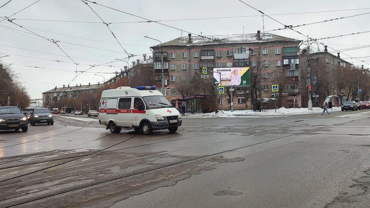 Главная картинка новости: Верховный суд поставил точку в старом вопросе: можно ли завершить обгон через сплошную, если начал маневр по прерывистой