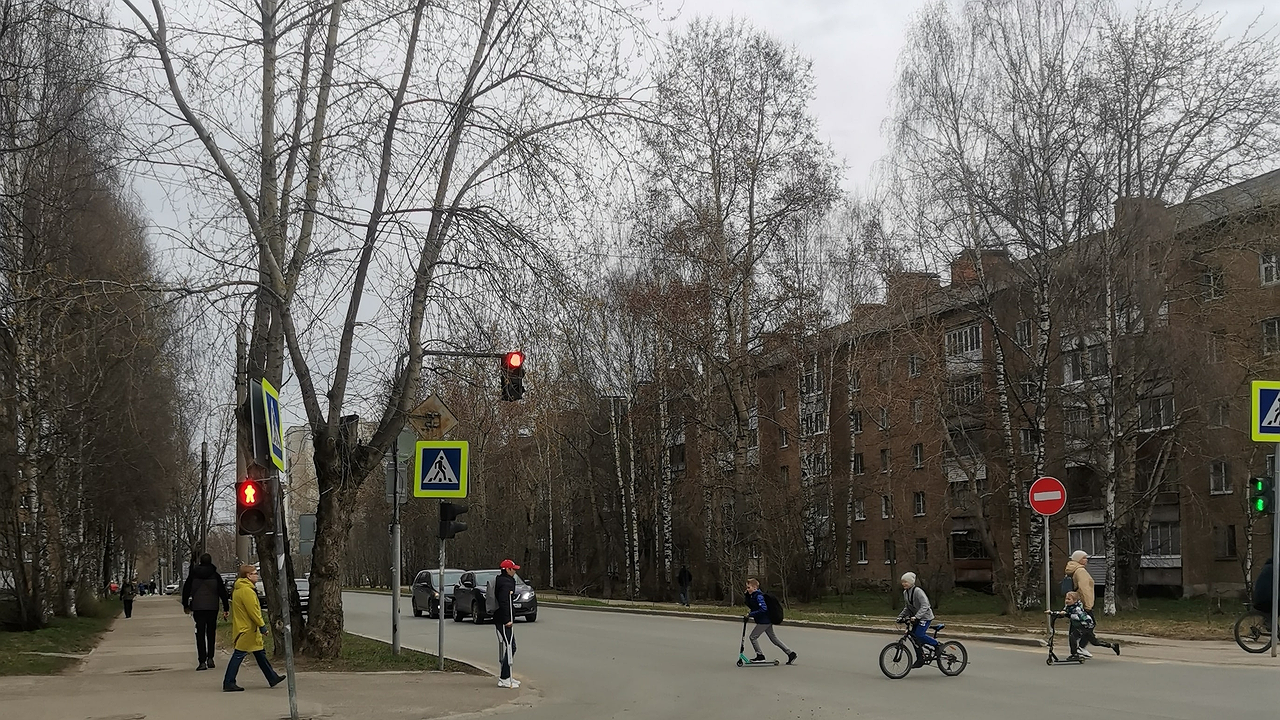 Главная картинка новости: Прощай, мигающий зелёный и здравствуй, двойной красный! Пять изменений в ПДД в 2025 году, в которых еще не разобрались даже опытные водители