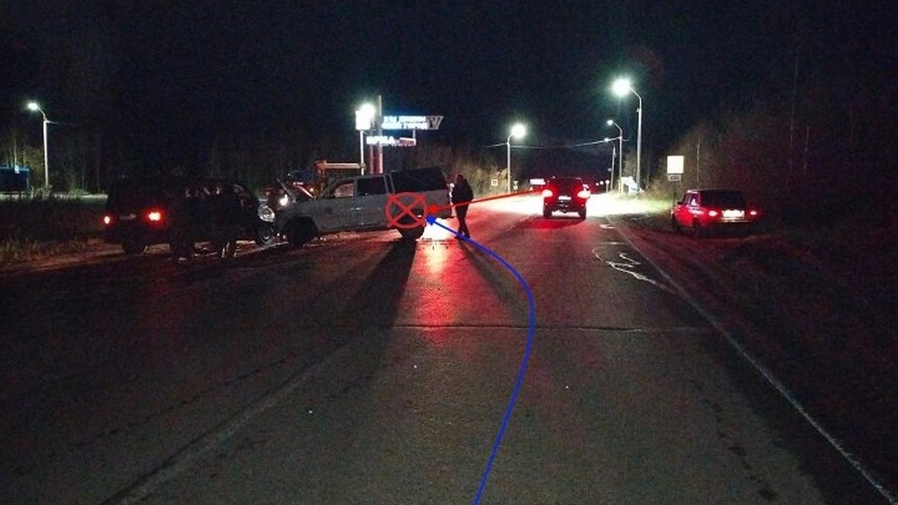 Главная картинка новости: Под Усинском при столкновении двух машин пострадала женщина