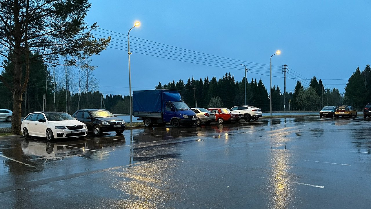 Главная картинка новости: В Коми мужчина после застолья угнал УАЗ и перевернулся в кювет