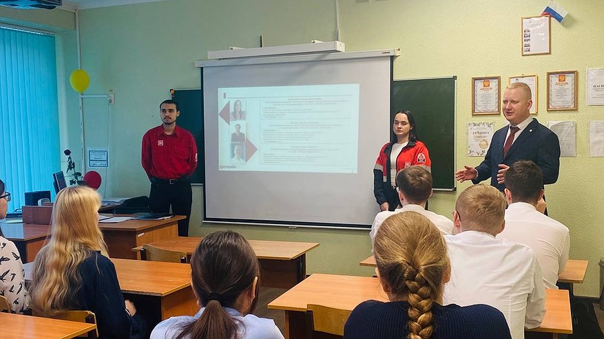 Главная картинка новости: Старшеклассники усинской школы встретились со специалистами «ЛУКОЙЛ-ЭНЕРГОСЕТИ»