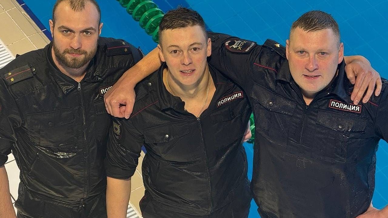 Главная картинка новости: Сотрудники МВД из Коми забрали серебро на Чемпионате России по плаванию