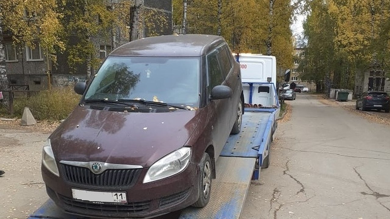 Главная картинка новости: В Коми арестовали два автомобиля должницы по кредитам