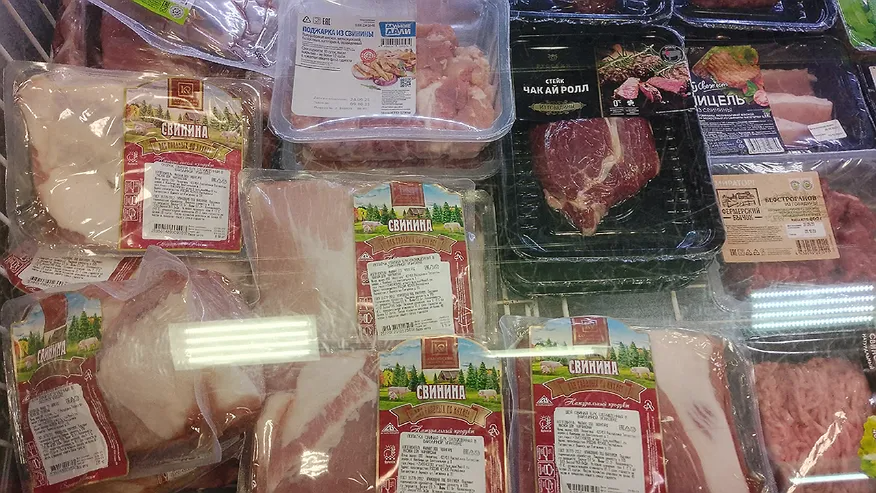 Главная картинка новости: Что не так с мясом из «Светофора»? Почему оно такое дешевое и стоит ли его брать
