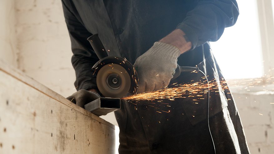 Главная картинка новости: Заехал в Лемана и увидел, как мужики на расхват разбирают болгарки по цене детского подарка, показываю что за инструмент