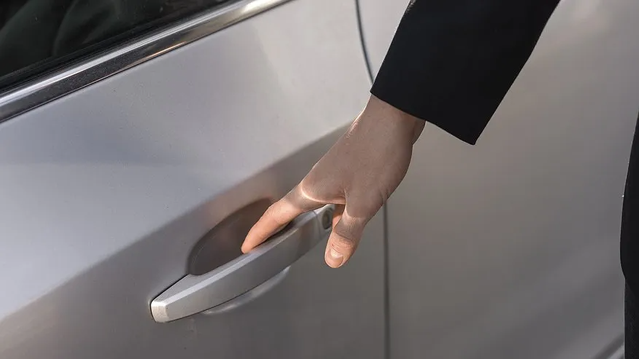 Главная картинка новости: Тихие двери за 5 минут: автомобильная хитрость, о которой молчат в сервисах