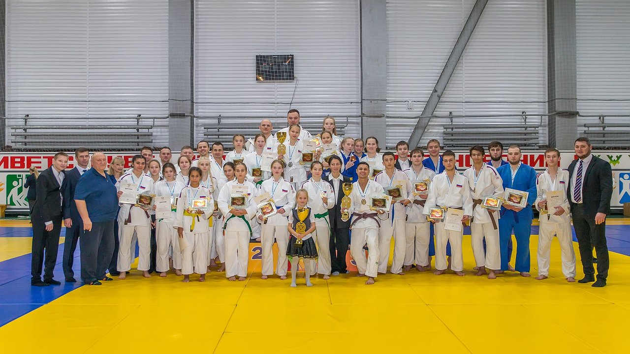 Главная картинка новости: Усинские дзюдоисты завоевали серебро на "Заполярных играх"