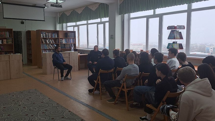 Главная картинка новости: В Усинске прошла встреча студентов с представителем полиции