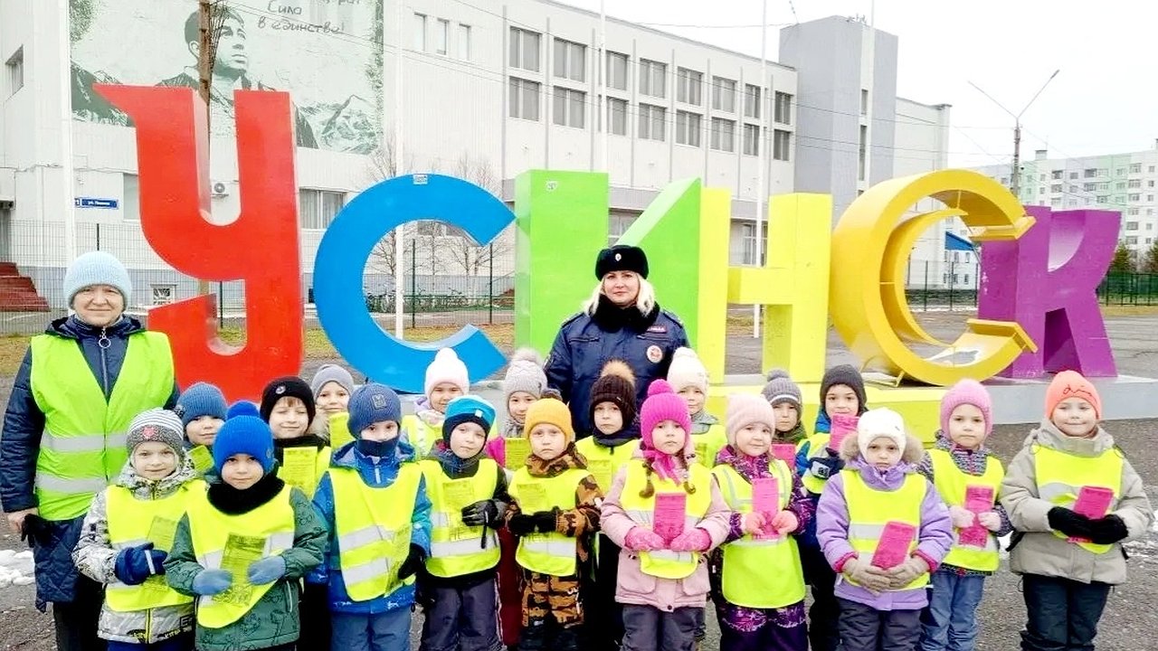 Главная картинка новости: В Усинске напомнили детям о правилах дорожной безопасности