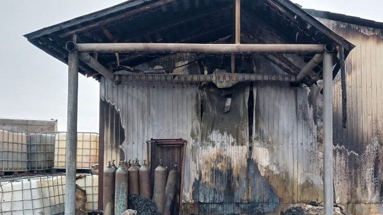 Главная картинка новости: В Усинске потушили пожар на стройплощадке