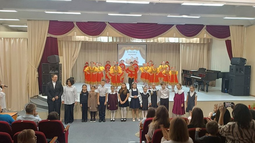 Главная картинка новости: В Усинске прошёл концерт детской филармонии для воспитанников дошкольных учреждений