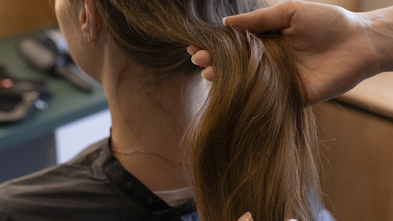 Главная картинка новости: Стрижки, которые делают тонкие волосы гуще: варианты для любого возраста