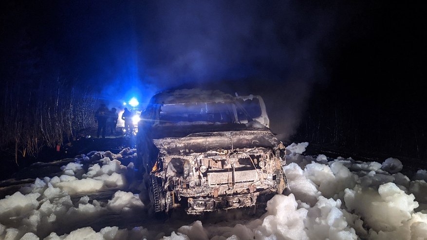 Главная картинка новости: В Коми огнеборцы потушили два горящих автомобиля за сутки