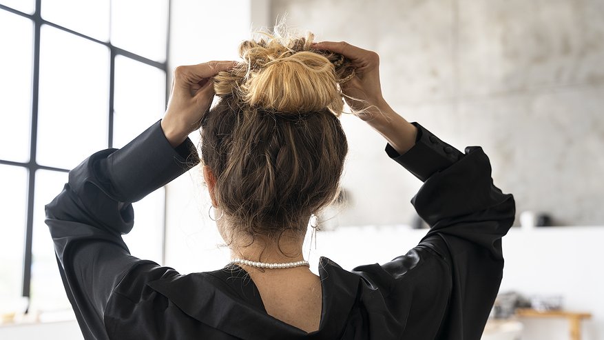 Главная картинка новости: Втираю в корни 1 натуральный состав — волосы больше не выпадают кучею, стали гораздо гуще и сильнее, а причёска эффектнее