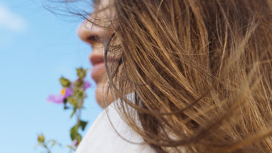 Главная картинка новости: Сыплю 1 ложку в шампунь: волосы объемные у корней и остаются чистыми почти неделю - любимый секретный лайфхак