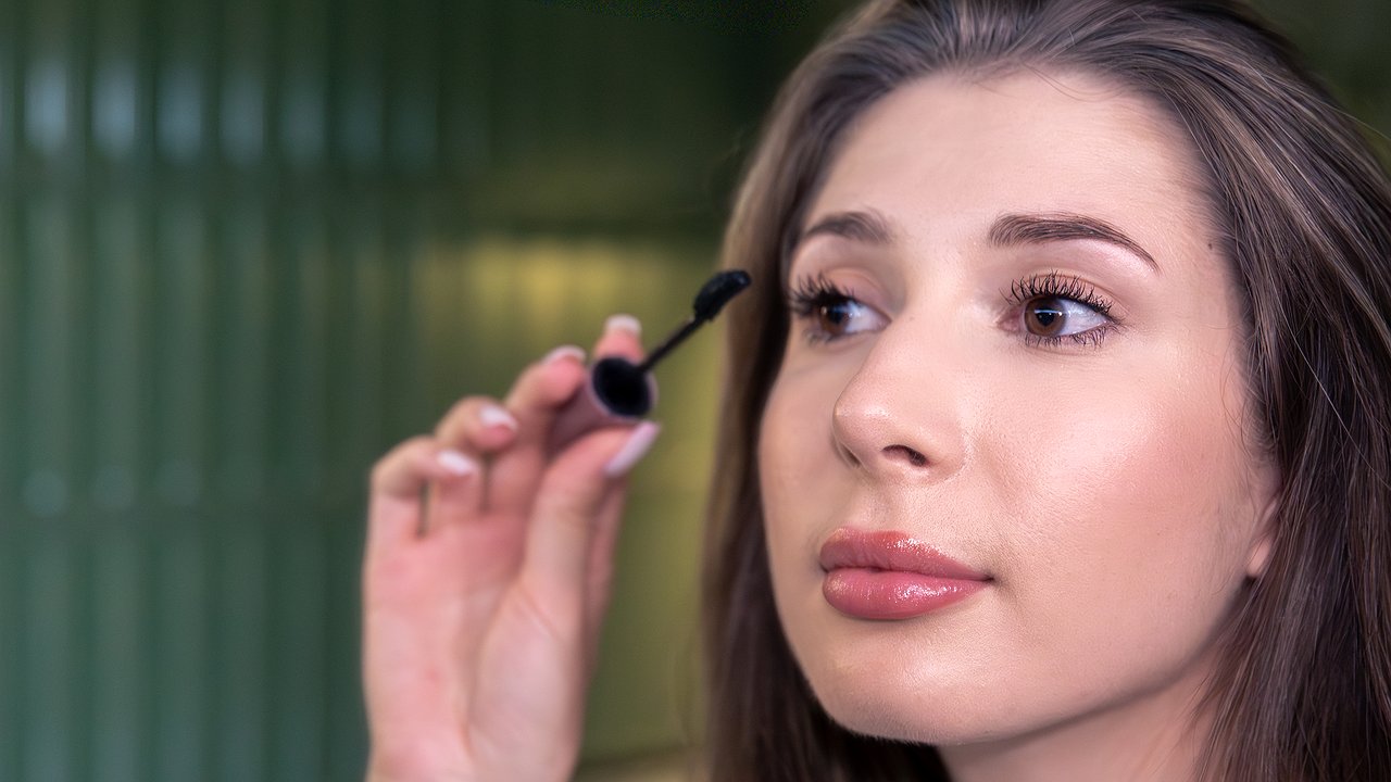 Главная картинка новости: 2 капли в засохшую тушь — и она снова красит, как новая: экономный трюк для каждой красавицы