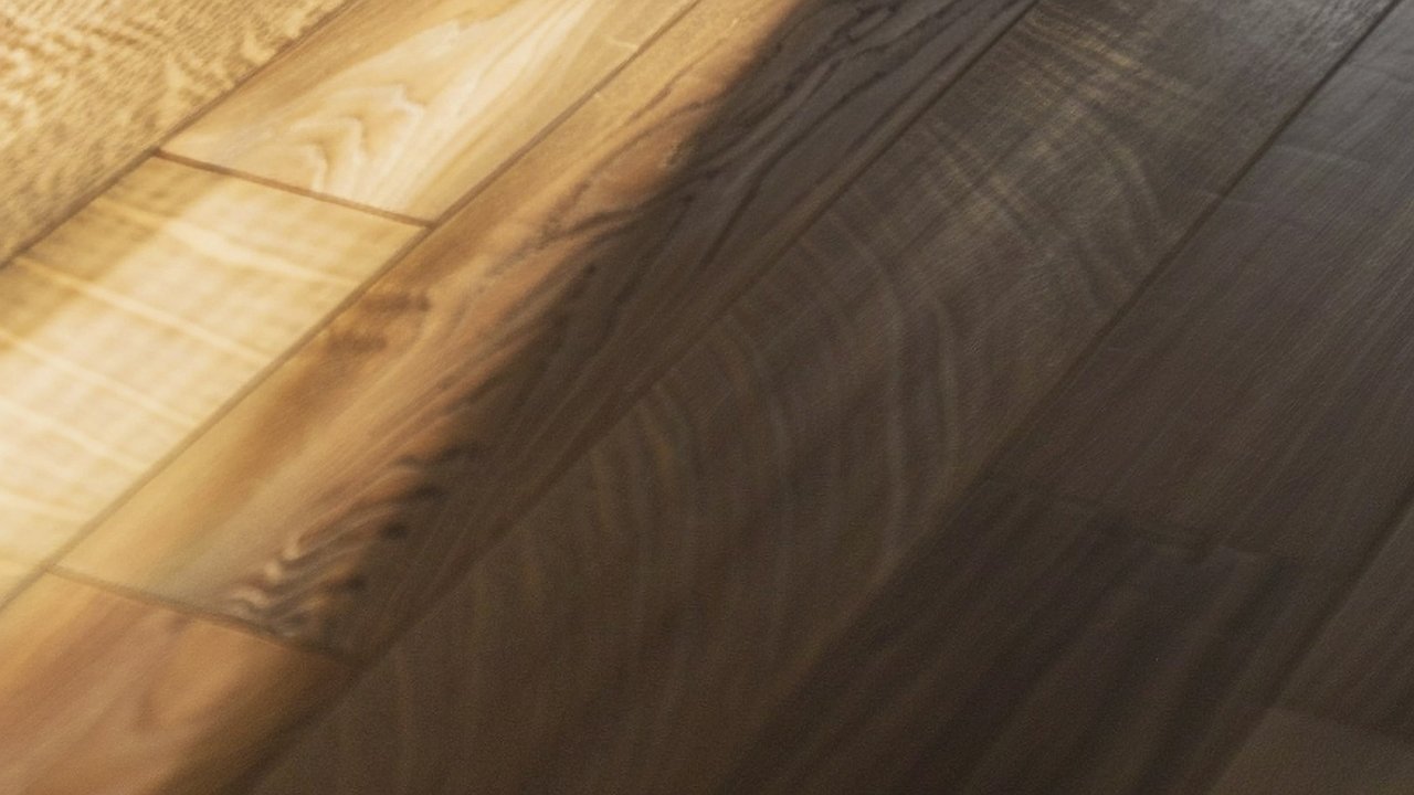 Главная картинка новости: Не ламинат и не линолеум: это напольное покрытие красивее и дешевле - выбор повидавшего специалиста