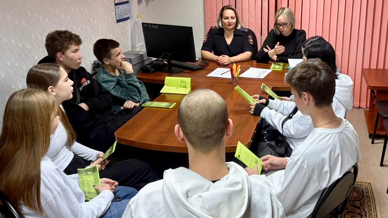 Главная картинка новости: В Усинске подросткам напомнили о безопасности на дорогах зимой