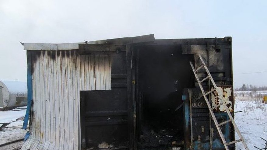 Главная картинка новости: В Усинске потушили пожар в жилом балке площадью 48 квадратных метров