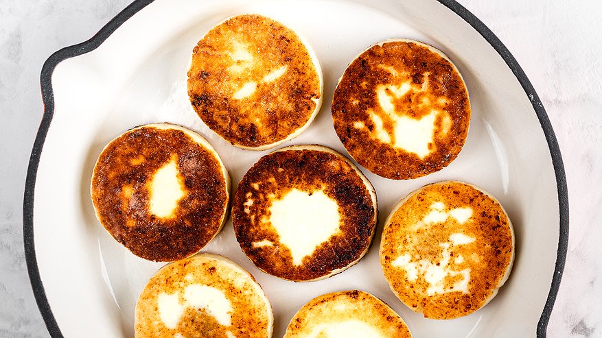 Главная картинка новости: Методом десятков проб и ошибок, я вывела для себя рецепт идеальных сырников: творожный вкус и не расплываются во время жарки – делюсь рецептом