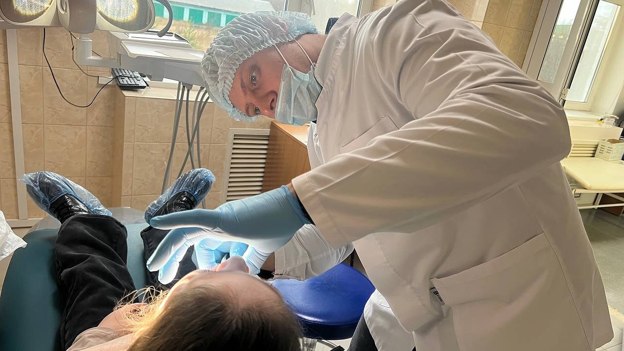 Главная картинка новости: В Усинске врачи удалили лишний зуб при редкой патологии у ребёнка