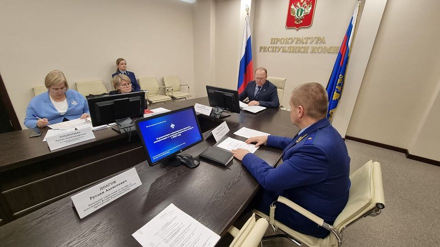 Главная картинка новости: У прокурора Коми возникли вопросы к Минздраву региона
